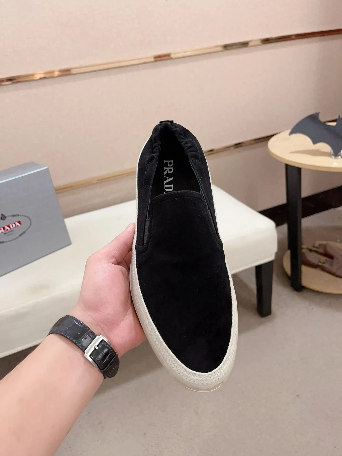 Men's shoes 💰 540💰 ✔️✔️✔️Higher version High-quality new PRADA (Prada) counters are launched at the same time. The new men's shoes and 😘 fabrics are made of high-tech glue-making technology. Lining: Full cowhide lining. 👍🏿 High-end ☄️ air-cushion molded anti-slip rubber outsole, exquisite lines, simple and elegant, comfortable and high-end for leisure travel. Code number: 38 to 45